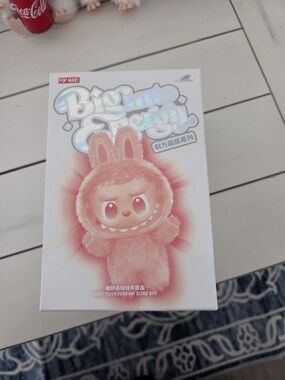 POP MART Labubu